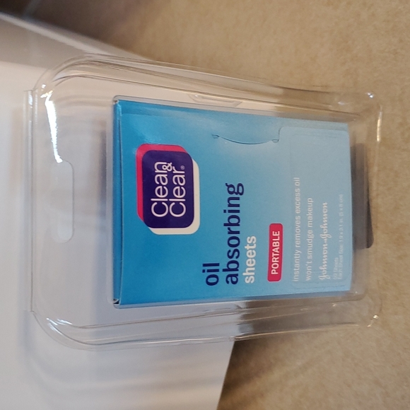 NWT! Clean & Clear Oil Absorbing Sheets Portable Johnson & Johnson - Picture 1 of 5